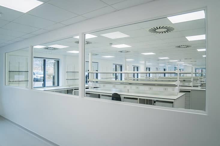 揭秘生物實(shí)驗(yàn)室裝修的秘密——專業(yè)實(shí)驗(yàn)室裝修公司來(lái)告訴你