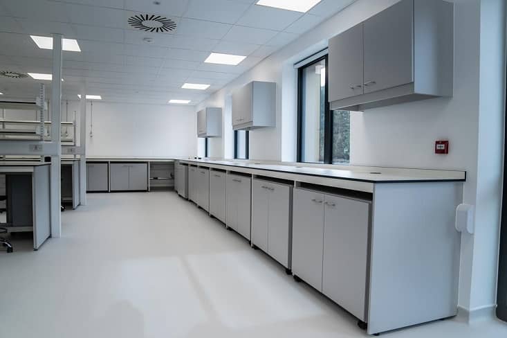 在物理實(shí)驗(yàn)室裝修設(shè)計(jì)的過(guò)程中需要考慮哪些安全要求