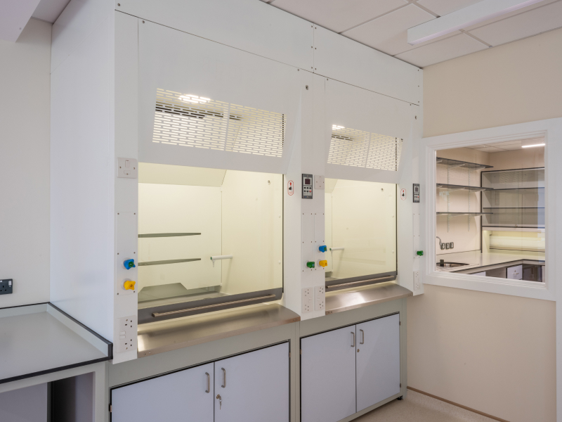 生物安全實(shí)驗(yàn)室 裝修 ：從選材到分區(qū)的全流程特殊規(guī)范 