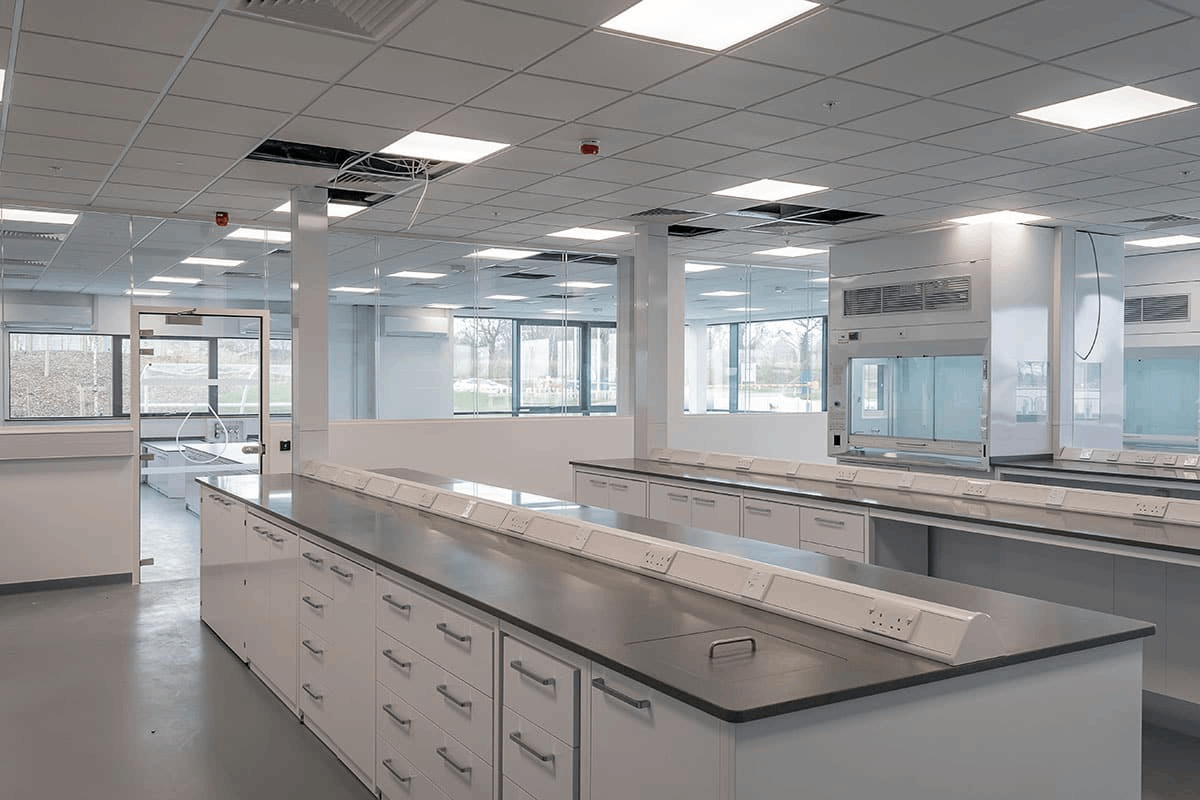 如何保證實驗室吊柜與地柜安裝的穩定性和安全性？