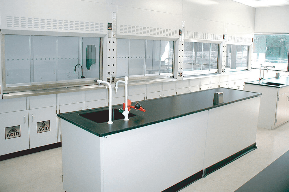 醫療檢測實驗室的核心標準：裝修設計與安全規范深度解讀