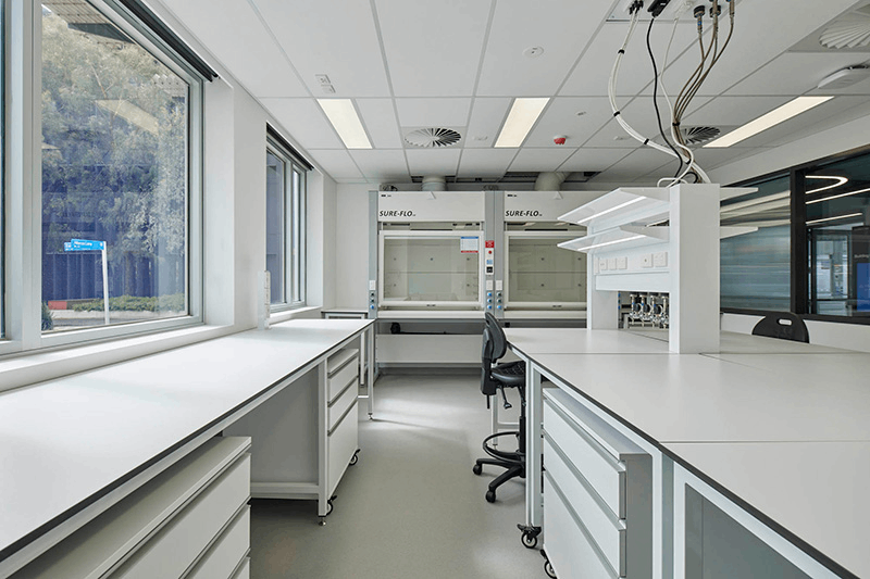 疾控中心 P3 實(shí)驗(yàn)室設(shè)計(jì)：負(fù)壓梯度 + 氣密門系統(tǒng)的國家級